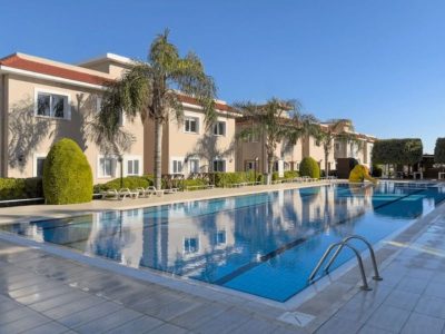 2 bedroom luxury apartment with shared pool